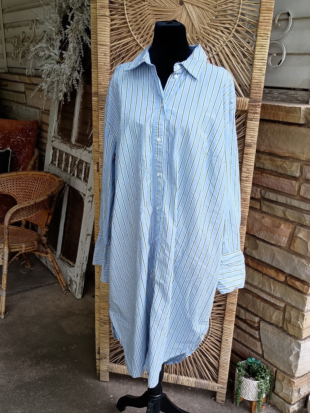 H&M Light Blue 100% Cotton Striped Casual Button-Down Shirt_L